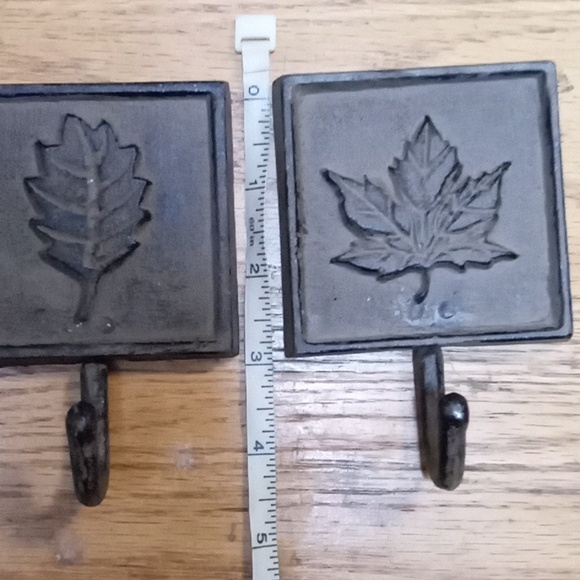 2 Cast Iron Decorative Hooks - Picture 4 of 4